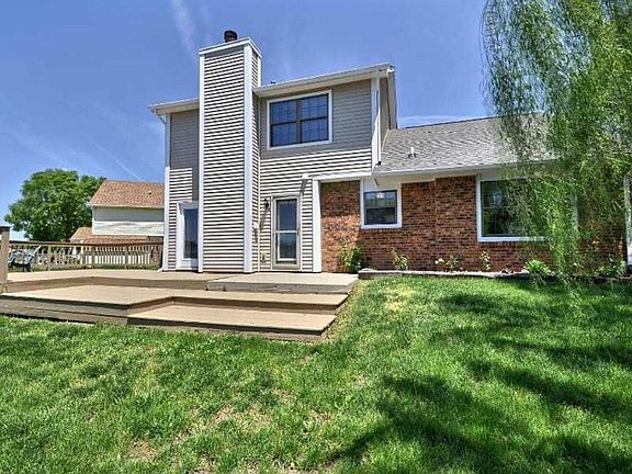 Deck great for entertaining.