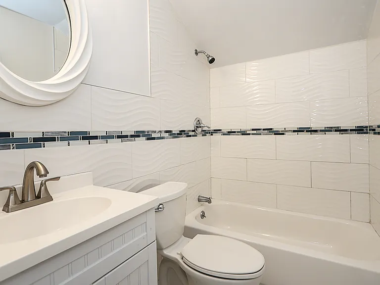 987 Kings Pkwy — Photo 30