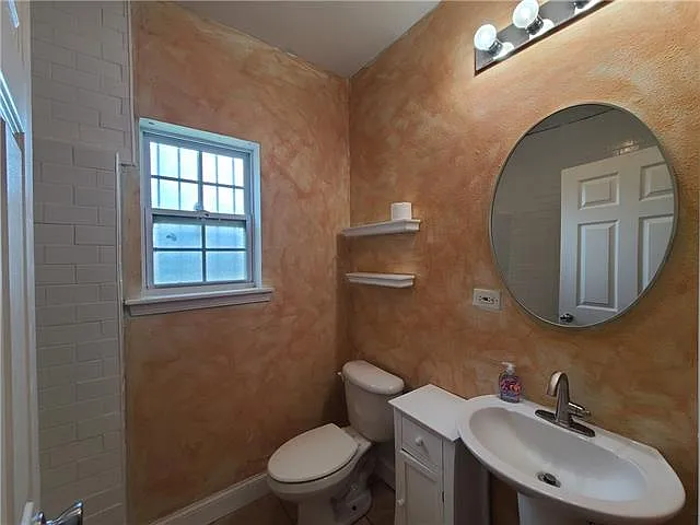 2639 N Galvez St — Photo 11