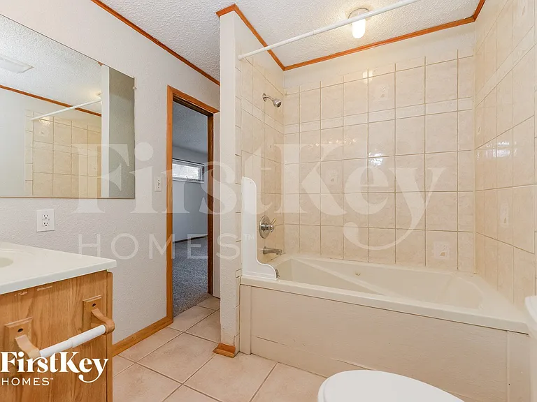 7600 E 70th Ter — Photo 10
