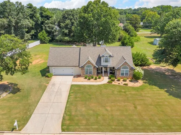 521 Annslee Ln, Loganville, GA 30052