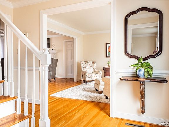 3rd image of 9526 Catesby Ln