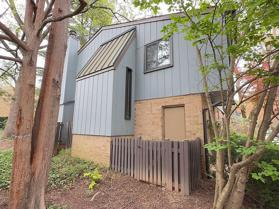2nd image of 1727 Ivy Oak Sq