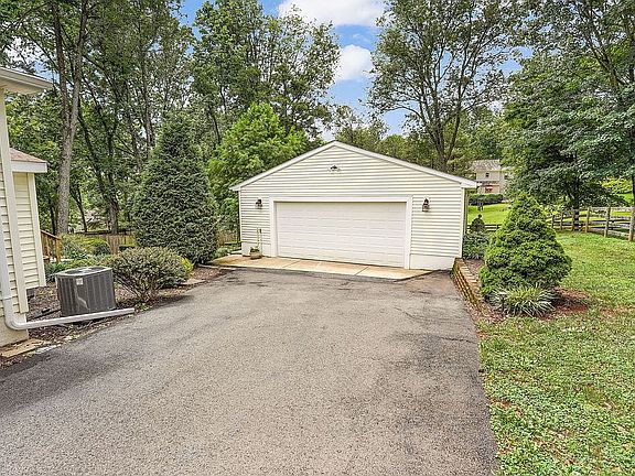 3rd image of 6614 Lancaster Dr