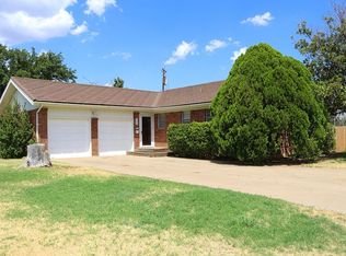 106 Castro St, Plainview, TX 79072