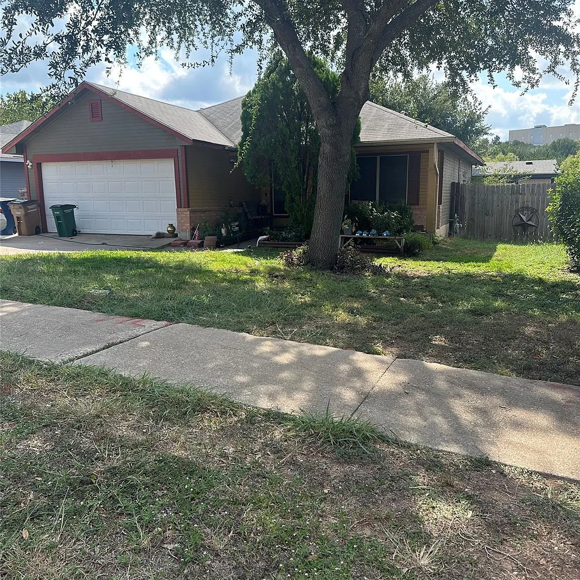 3 bed, 2.0 bath, 1080 sqft, $2,100 — Photo 1
