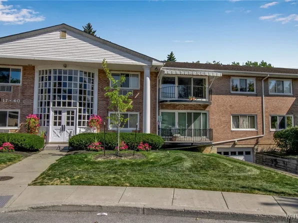 40 Park Lane Ct, Amherst, NY 14221