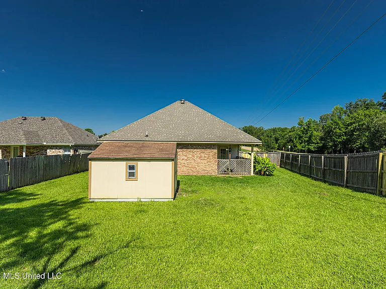 101 Sara Fox Dr — Photo 24
