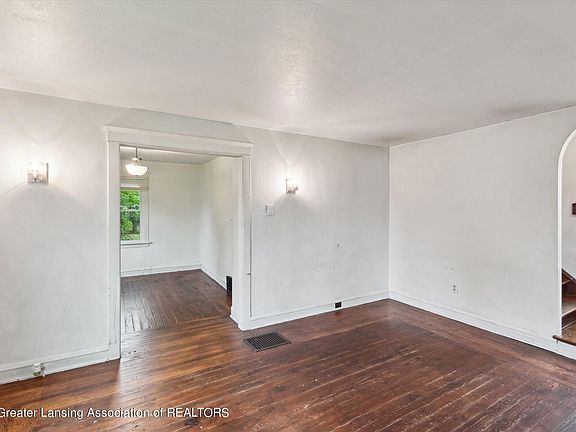 4th image of 2919 Francis St