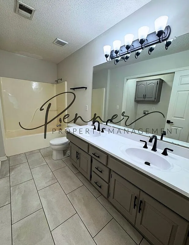 4 bed, 2.0 bath, 1980 sqft, $2,150 — Photo 4