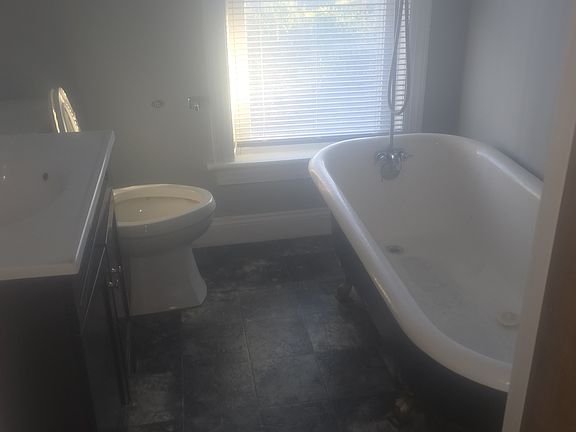 2nd image of 1115 Washington Ave