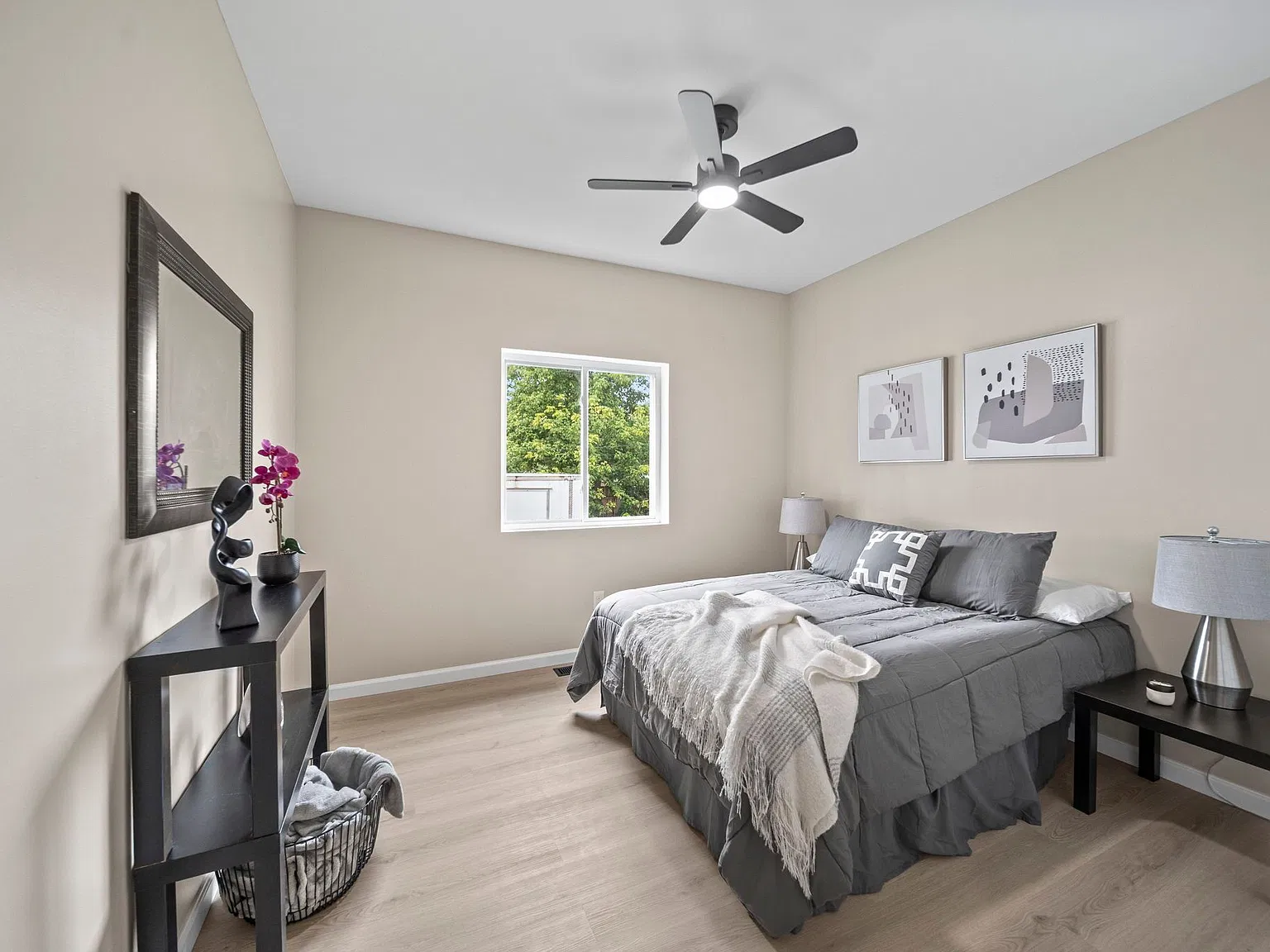 2 bed, 1.0 bath, 960 sqft, $1,800 — Photo 2