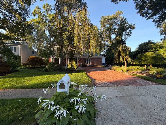 2nd image of 26 Cedarwood Ln