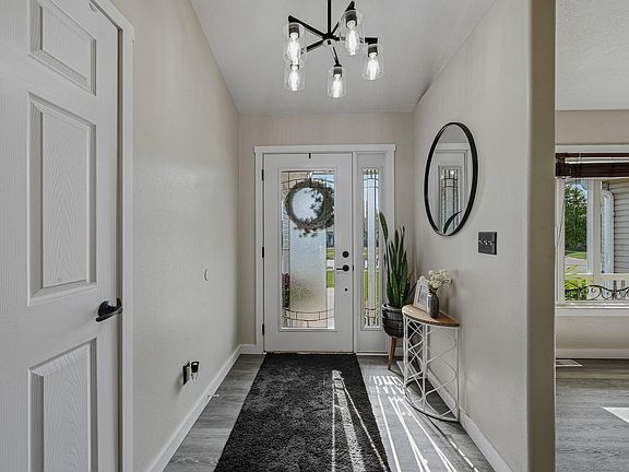 5th image of 418 Coniston Cir