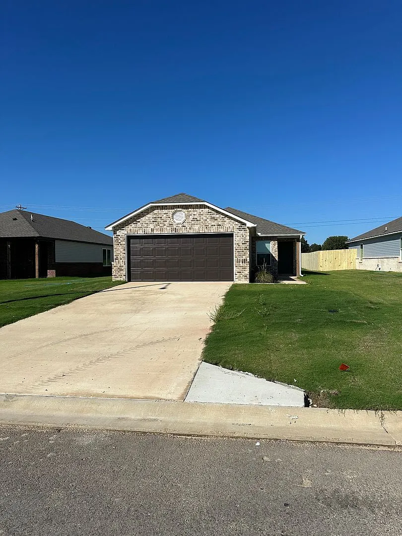 Pre-Leasing Now! Discover This Charming Three-Bedroom, Two-Bath Home in Whitetail Crossing — Photo 2