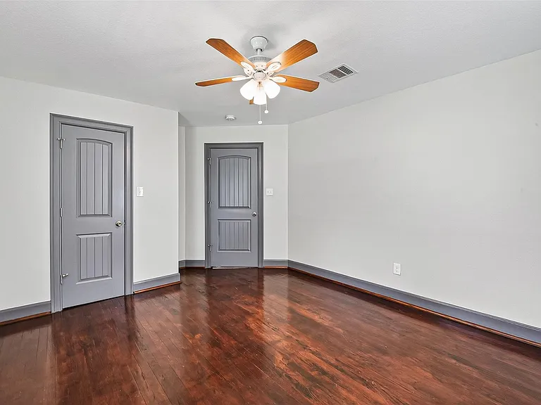 7623 McHenry St — Photo 17