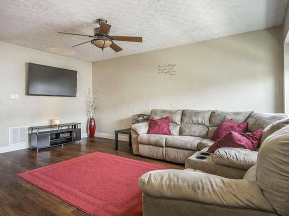 3rd image of 855 Noddymill Ln E