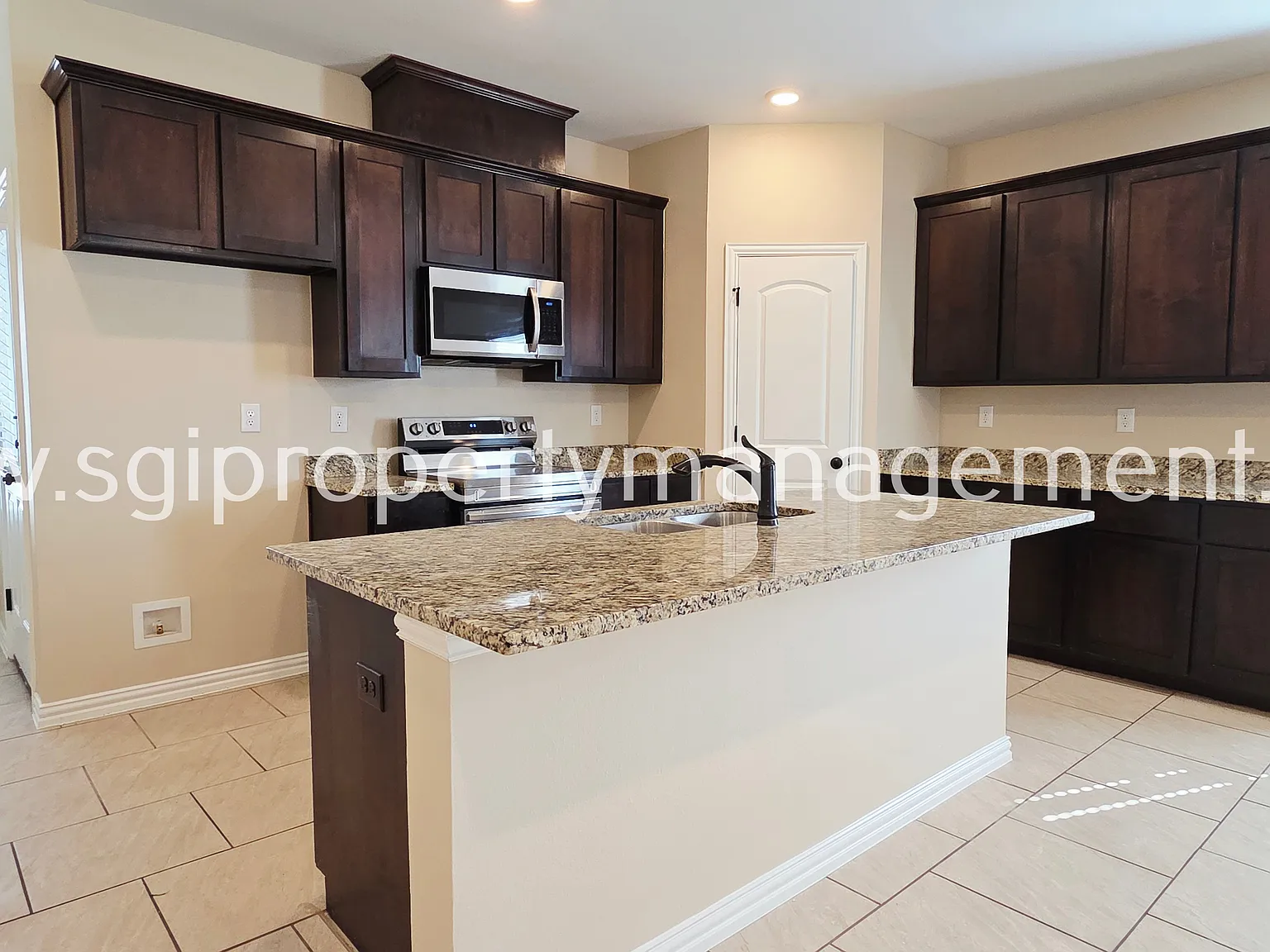 Beautiful 3 bedroom single level in Greenville — Photo 4