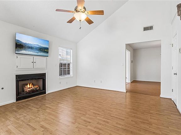 5th image of 823 Miller Creek Ln