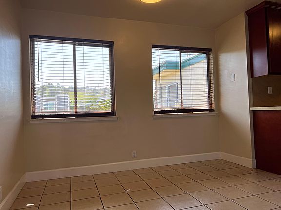 4th image of 498 Lincoln Cir #7
