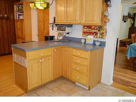 3rd image of 28 Justinshire Dr