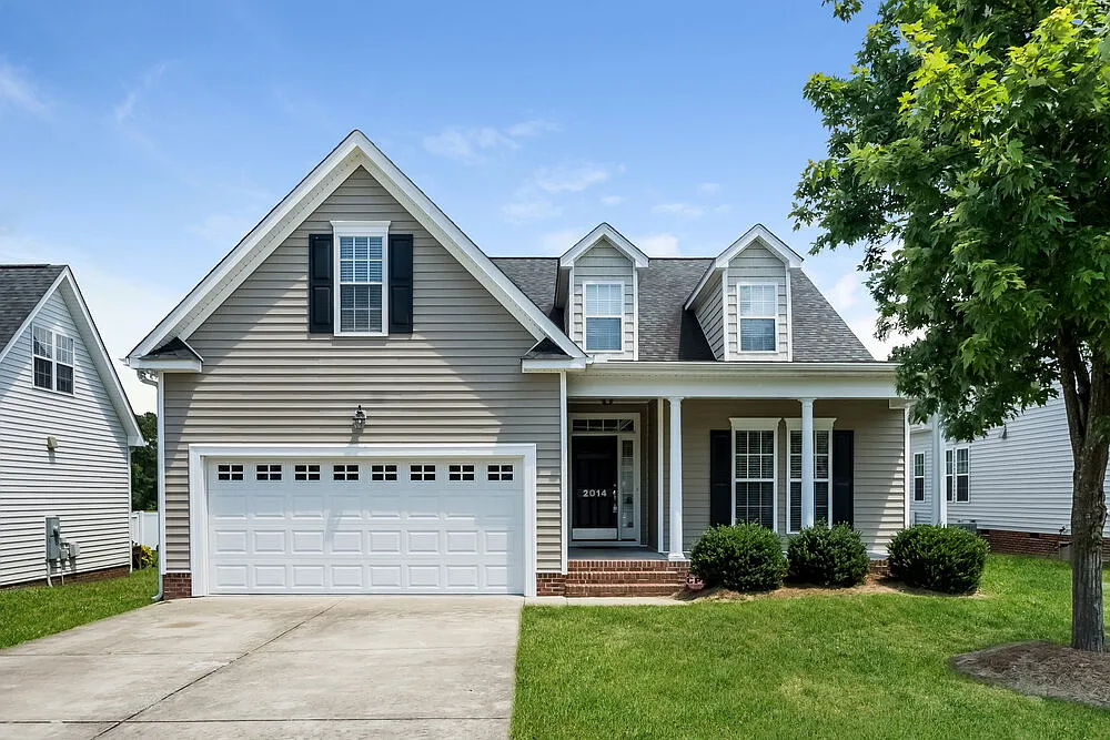 3 bed, 2.0 bath, 2160 sqft, $2,120 — Photo 1