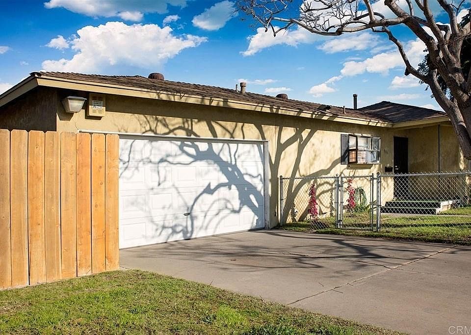 Front of house - driveway