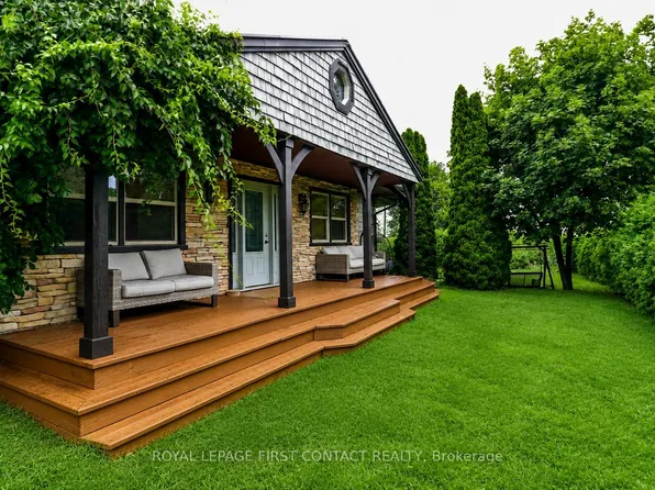 523 Lake Dr E, Georgina, ON L0E 1S0