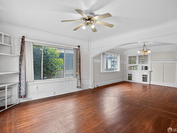 3rd image of 715 Mariposa Ave