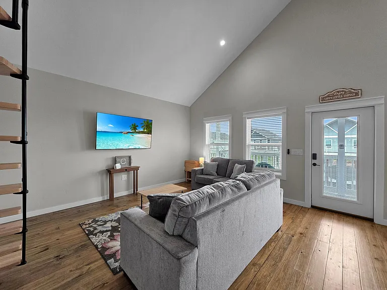 1049 Sunset Cir W — Photo 14