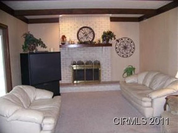 5th image of 913 W Macalan Dr