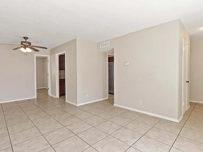 304 Carnival Dr — Photo 16