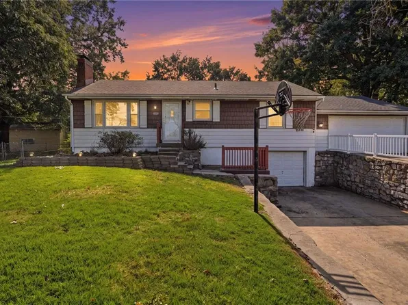 9005 E 79th St, Raytown, MO 64138