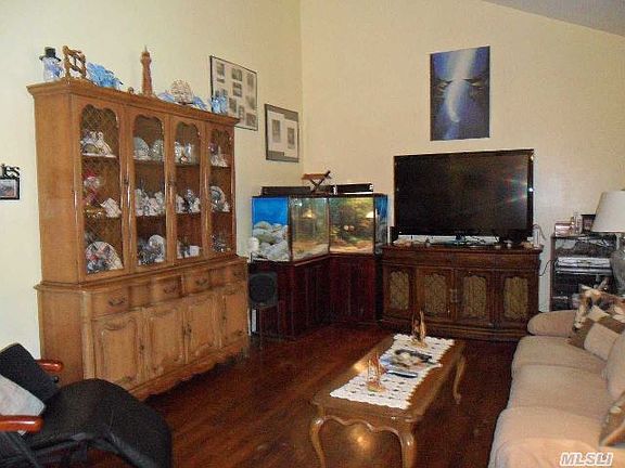 5th image of 47 Orient Ave