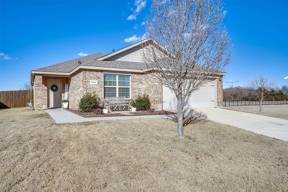 Building Photo - 1606 Meadow Creek Dr