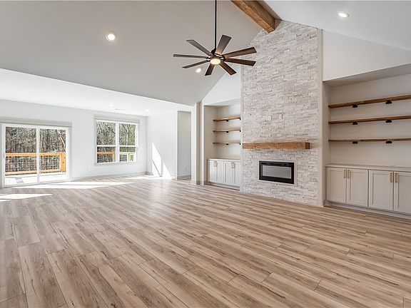 3rd image of 13 Beaty Ln