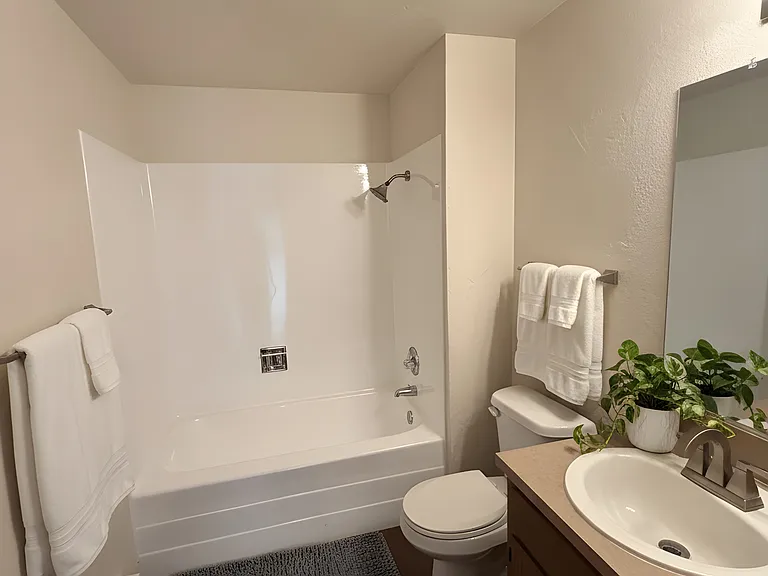 1027 W Washington St #1 — Photo 14