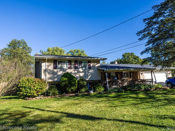 1350 Iva St, Burton, MI 48509