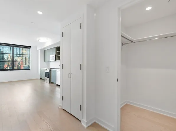 515 West 38th Street image 7 of 18