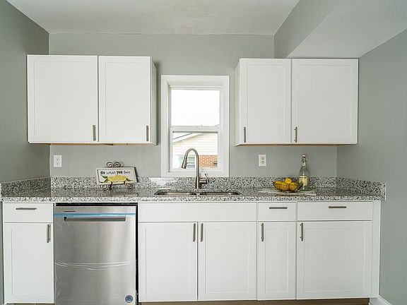 4th image of 37 Jefferson St