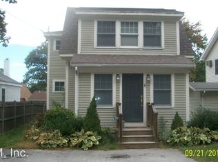 8 Meadow Ave, Merrimac, MA 01860