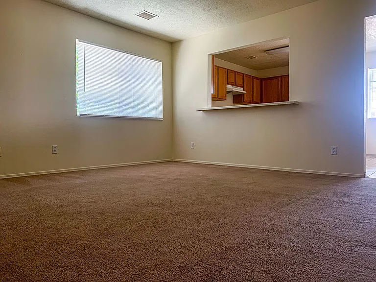 924 Valencia Dr SE — Photo 32