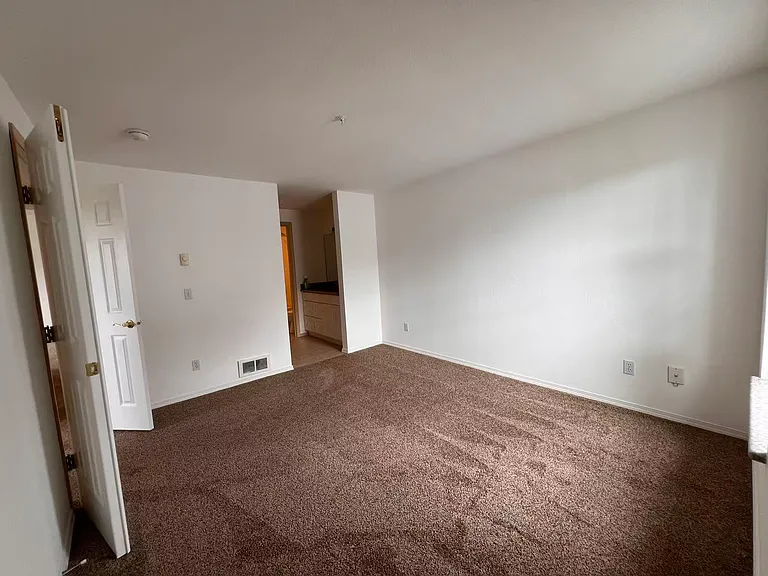 1160 Monroe Ave NE #D4 — Photo 11