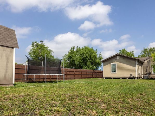 112 E 6th St, Bishop, TX 78343