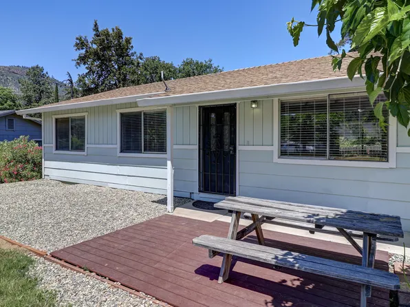 22156 Hidden Valley Dr, Redding, CA 96003