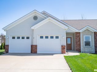 27 Candlewick Ct, Minier, IL 61759