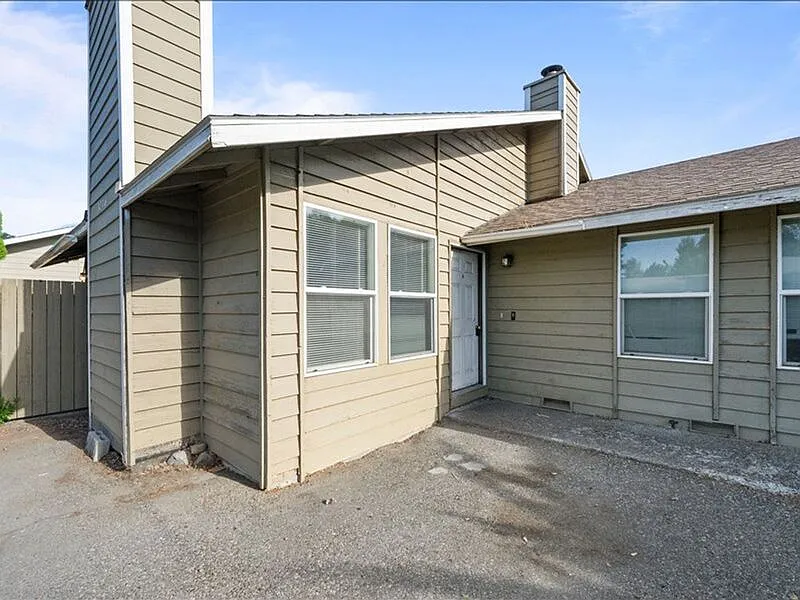 2 bed, 1.0 bath, 864 sqft, $1,550 — Photo 3