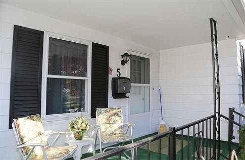 2nd image of 5 W Burgess St