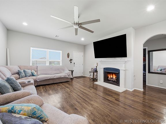 5th image of 1204 E Richmond St