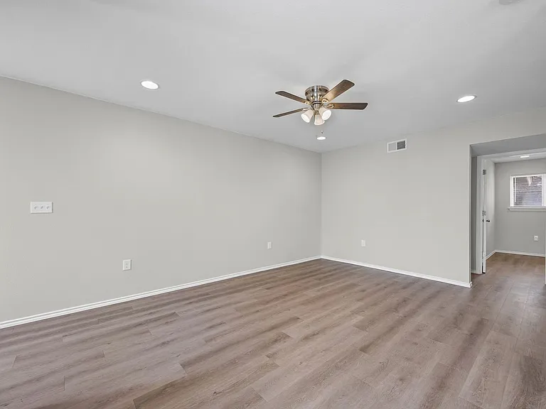 2615 Ektom Dr — Photo 46